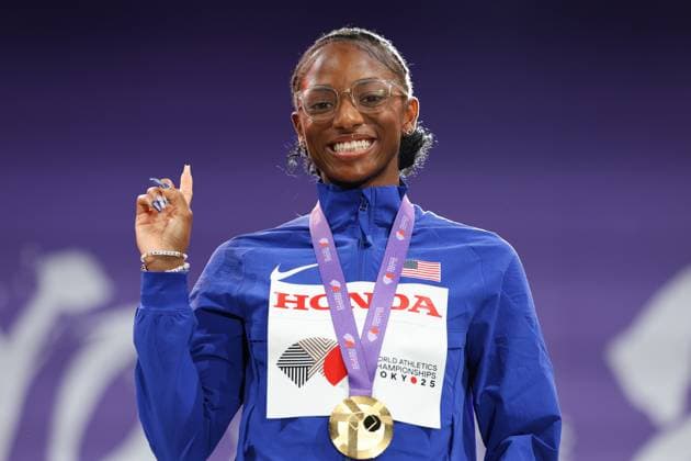 September 20, 2025, Shinjuku, Tokyo, Japan: MELISSA JEFFERSON-WOODEN of USA celebrates with her Gold Medal in the Women s 200m Medal Ceremony at the Tokyo 2025 World Athletics Championships in Tokyo, Japan Shinjuku Japan - ZUMAc179 20250920_zep_c179_019 Copyright: xMickaelxChavetx