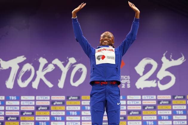 September 20, 2025, Shinjuku, Tokyo, Japan: MELISSA JEFFERSON-WOODEN of USA celebrates with her Gold Medal in the Women s 200m Medal Ceremony at the Tokyo 2025 World Athletics Championships in Tokyo, Japan Shinjuku Japan - ZUMAc179 20250920_zep_c179_020 Copyright: xMickaelxChavetx