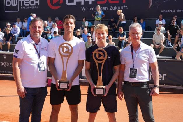 TENNIS - ATP, Tennis Herren Layjet Open BAD WALTERSDORF,AUSTRIA,20.SEP.25 - TENNIS - ATP Challenger Tour, Layjet Open. Image shows tournament director Sascha Freitag, Nino Serdarusic (CRO), David Pichler (AUT) and managing director Rainer Dunst (LAYJET).  GEPAxpictures xMichaelxRiedler