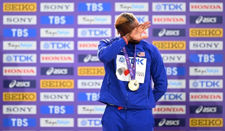 (250920) -- TOKYO, Sept. 20, 2025 -- Gold medalist Noah Lyles of the United States reacts during the men s 200m awarding ceremony at the 2025 World Athletics Championships in Tokyo, Japan, Sept. 20, 2025. ) (SP)JAPAN-TOKYO-ATHLETICS-WORLD ATHLETICS CHAMPIONSHIPS-MEN S 200M-AWARDING CEREMONY JiangxHan 
