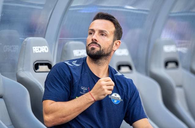 Soccer, Men, Season 2025 2026, 2 Bundesliga 6 Matchday , Hertha BSC SC Paderborn, Coach Ralf Kettemann Paderborn on the bench, 20 09 2025, Copyright: xSebastianxRäppold MatthiasxKochx