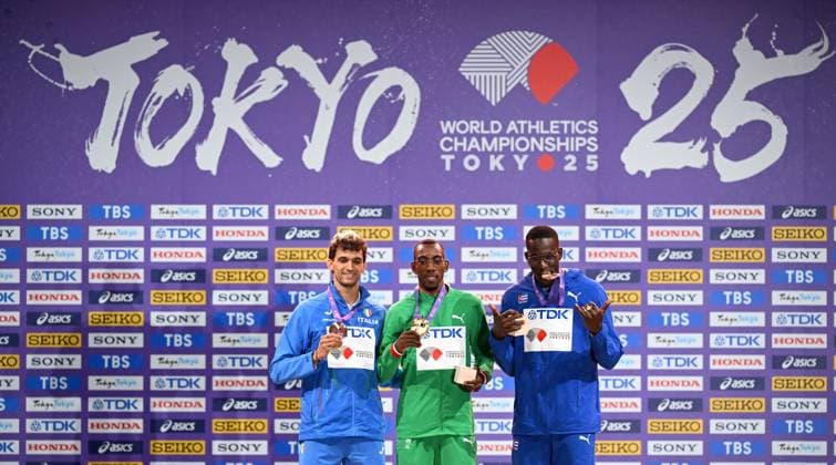 (250920) -- TOKYO, Sept. 20, 2025 -- Gold medalist Pedro Pichardo (C) of Portugal, silver medalist Andrea Dallavalle (L) of Italy and bronze medalist Lazaro Martinez of Cuba pose during the men s triple jump awarding ceremony at the 2025 World Athletics Championships in Tokyo, Japan, Sept. 20, 2025. ) (SP)JAPAN-TOKYO-ATHLETICS-WORLD ATHLETICS CHAMPIONSHIPS-MEN S TRIPLE JUMP-AWARDING CEREMONY JiangxHan 