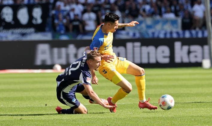Marten Winkler, Raphael Obermair duel match scene Action Sport Football Soccer DFL 2 Bundesliga Men 6 Matchday Season 2025 2026 20 09 2025 Hertha BSC Berlin vs SC Paderborn SCP DFL regulations prohibit any use of photographs as image sequences and or quasi video