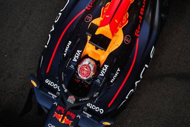 F1 - AZERBAIJAN GRAND PRIX 2025 01 VERSTAPPEN Max (nld), Red Bull Racing RB21, action during the 2025 Formula 1 Qatar Airways Azerbaijan Grand Prix, 17th round of the 2025 FIA Formula One World Championship, WM, Weltmeisterschaft from September 19 to 21, 2025 on the Baku City Circuit, in Baku, Azerbaijan - BakuAzerbaijan  Copyright: xEricxAlonsox