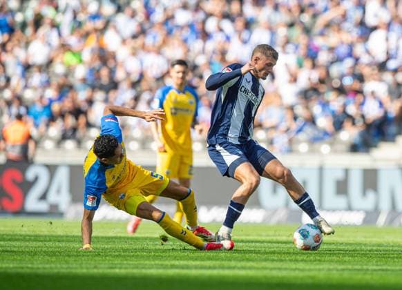 Soccer, Men, Season 2025 2026, 2 Bundesliga 6 Matchday , Hertha BSC SC Paderborn, v l Santiago Castaneda Paderborn , Michael Cuisance Hertha BSC , 20 09 2025, Copyright: xSebastianxRäppold MatthiasxKochx