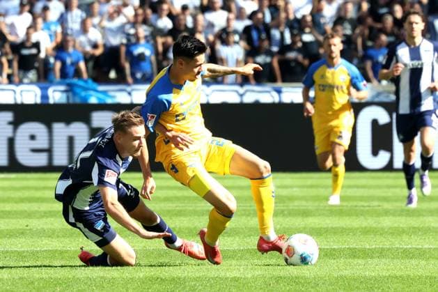 DEU, DFL, 2 FBL, Hertha BSC vs Paderborn, 20 09 2025, Berliner Olympiastadion, Berlin, DEU, DFL, 2 FBL, Hertha BSC vs Paderborn, im Bild Marten Winkler Hertha BSC Berlin 22 , Maximillian Thalhammer SC Paderborn 23 DFL regulations prohibit any use of Photographs as image sequences and or quasi video nordphotoxGmbHx xEngler nph00076