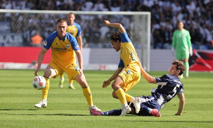 Tjark Scheller, Mika Baur, Leon Jensen duel Match scene Action Sport Soccer Football DFL 2 Bundesliga Men 6 Matchday Season 2025 2026 20 09 2025 Hertha BSC Berlin vs SC Paderborn SCP DFL regulations prohibit any use of photographs as image sequences and or quasi video