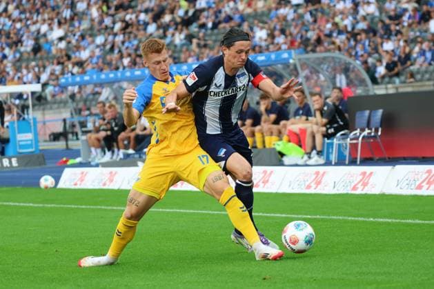 2 Soccer Bundesliga, Hertha BSC SC Paderborn Fabian Reese Hertha BSC 11 in a duel with Laurin Curda SC Paderborn 07 17 , during the match in the 2 Soccer Bundesliga, Hertha BSC SC Paderborn in Berlin, Olympiastadion, on 20 09 2025 DFB regulations prohibit any use of photographs as image sequences and or quasi video Copyright: xBEAUTIFULxSPORTS Frankex
