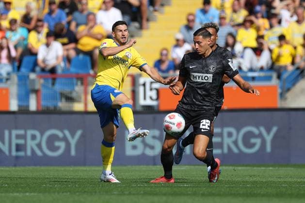 Braunschweig vs Elversberg, 2 BL Braunschweig, 20 09 2025, FOOTBALL Eintracht Braunschweig vs SV Elversberg, 2 BL, Season 2025 26 Mehmet Can Aydin Eintracht Braunschweig , Younes Ebnoutalib Elversberg Braunschweig