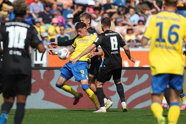 Braunschweig vs Elversberg, 2 BL Braunschweig, 20 09 2025, FUßBALL Eintracht Braunschweig vs SV Elversberg, 2 BL, Season 2025 26 Erencan Yardimici Eintracht Braunschweig , Lukas Pinckert Elversberg , Lukasz Poreba Elversberg Braunschweig