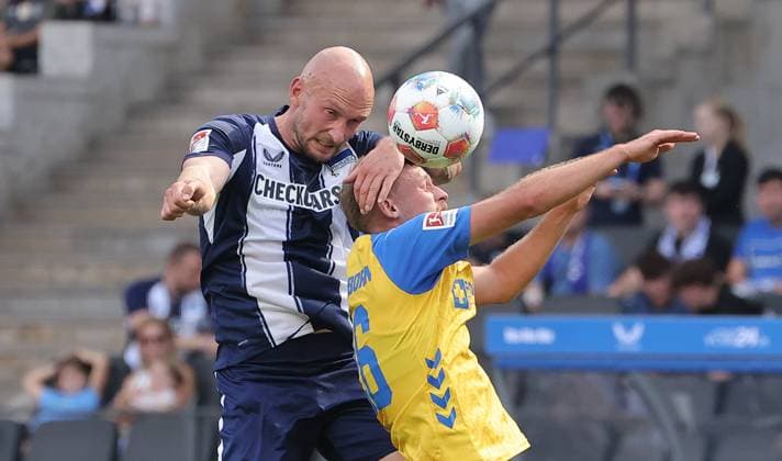Toni Leistner in a duel with Sebastian Klaas Action Match scene Sport Football Soccer DFL 2 Bundesliga Men 6 Matchday Season 2025 2026 20 09 2025 Hertha BSC Berlin vs SC Paderborn SCP DFL regulations prohibit any use of photographs as image sequences and or quasi video