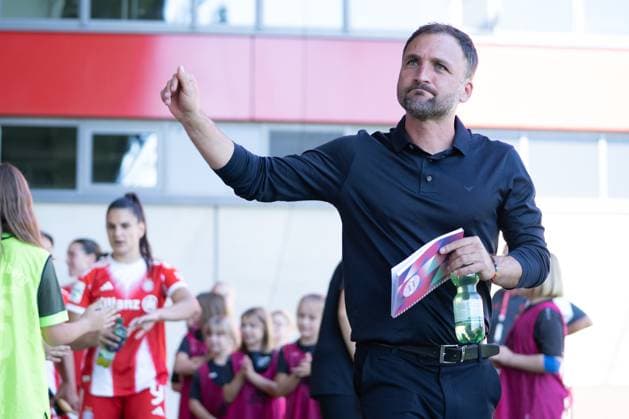 Jose Barcala Coach Bayern at the Google Pixel Womens Bundesliga match FC Bayern Munich FC Carl Zeiss Jena on 20 09 2025 Munich FC Bayern Campus Bayern Germany
