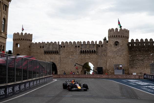 F1 - AZERBAIJAN GRAND PRIX 2025 01 VERSTAPPEN Max (nld), Red Bull Racing RB21, action during the 2025 Formula 1 Qatar Airways Azerbaijan Grand Prix, 17th round of the 2025 FIA Formula One World Championship, WM, Weltmeisterschaft from September 19 to 21, 2025 on the Baku City Circuit, in Baku, Azerbaijan - BakuAzerbaijan  Copyright: xALBERTOxVIMERCATIx