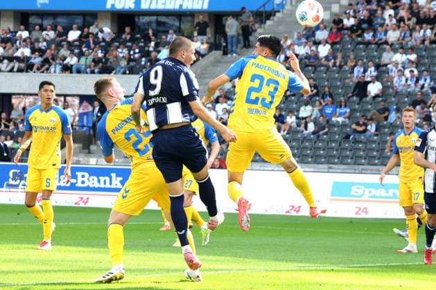 DEU, DFL, 2 FBL, Hertha BSC vs Paderborn, 20 09 2025, Berliner Olympiastadion, Berlin, DEU, DFL, 2 FBL, Hertha BSC vs Paderborn, pictured Dawid Kownacki Hertha BSC Berlin 9 , Maximillian Thalhammer SC Paderborn 23 , Tjark Scheller SC Paderborn 25 DFL regulations prohibit any use of Photographs as image sequences and or quasi video nordphotoxGmbHx xEngler nph00076