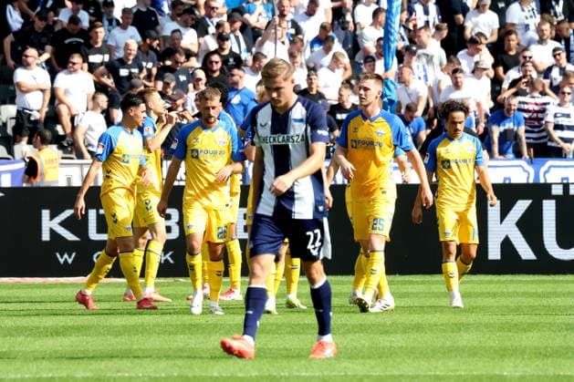 DEU, DFL, 2 FBL, Hertha BSC vs Paderborn, 20 09 2025, Berliner Olympiastadion, Berlin, DEU, DFL, 2 FBL, Hertha BSC vs Paderborn, im Bild 0 1 durch Filip Bilbija SC Paderborn 7 , Paderborn player Marten Winkler Hertha BSC Berlin 22 DFL regulations prohibit any use of Photographs as image sequences and or quasi video nordphotoxGmbHx xEngler nph00076
