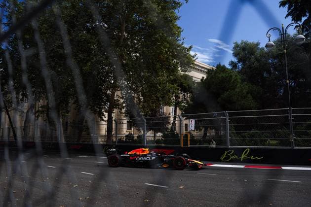 F1 - AZERBAIJAN GRAND PRIX 2025 01 VERSTAPPEN Max (nld), Red Bull Racing RB21, action during the 2025 Formula 1 Qatar Airways Azerbaijan Grand Prix, 17th round of the 2025 FIA Formula One World Championship, WM, Weltmeisterschaft from September 19 to 21, 2025 on the Baku City Circuit, in Baku, Azerbaijan - BakuAzerbaijan  Copyright: xANTONINxVINCENTx