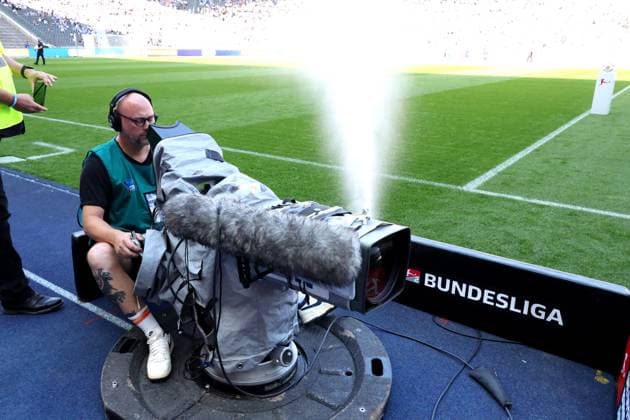 DEU, DFL, 2 FBL, Hertha BSC vs Paderborn, 20 09 2025, Berliner Olympiastadion, Berlin, DEU, DFL, 2 FBL, Hertha BSC vs Paderborn, im Bild Sky Kamera Rasensprenger DFL regulations prohibit any use of Photographs as image sequences and or quasi video nordphotoxGmbHx xEngler nph00076