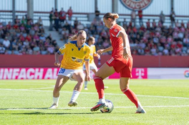 Emily Reske 28 Jena and Klara Bühl 17 FC Bayern in action at the Google Pixel Womens Bundesliga match FC Bayern Munich FC Carl Zeiss Jena on 20 09 2025 Munich FC Bayern Campus Bayern Germany