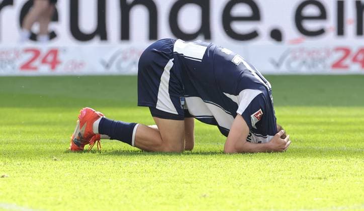 Marten Winkler disappointed after missed goal chance Disappointment Sport Football Soccer DFL 2 Bundesliga Men 6 Matchday Season 2025 2026 20 09 2025 Hertha BSC Berlin vs SC Paderborn SCP DFL regulations prohibit any use of photographs as image sequences and or quasi video