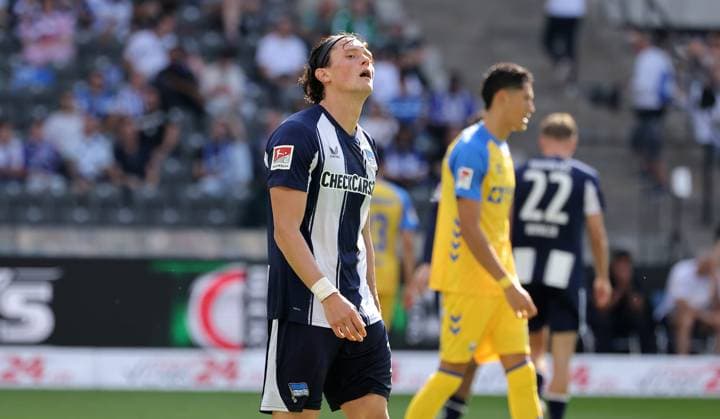 Fabian Reese disappointed Disappointment Sport Soccer Football DFL 2 Bundesliga Men 6 Matchday Season 2025 2026 20 09 2025 Hertha BSC Berlin vs SC Paderborn SCP DFL regulations prohibit any use of photographs as image sequences and or quasi video