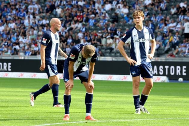 DEU, DFL, 2 FBL, Hertha BSC vs Paderborn, 20 09 2025, Berliner Olympiastadion, Berlin, DEU, DFL, 2 FBL, Hertha BSC vs Paderborn, im Bild Toni Leistner Hertha BSC Berlin 37 , Marten Winkler Hertha BSC Berlin 22 , Kennet Eichhorn Hertha BSC Berlin 23 DFL regulations prohibit any use of Photographs as image sequences and or quasi video nordphotoxGmbHx xEngler nph00076