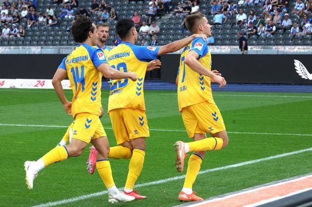 DEU, DFL, 2 FBL, Hertha BSC vs Paderborn, 20 09 2025, Berliner Olympiastadion, Berlin, DEU, DFL, 2 FBL, Hertha BSC vs Paderborn, im Bild 11m zum 0 2 durch Filip Bilbija SC Paderborn 7 , Paderborner Spieler DFL regulations prohibit any use of Photographs as image sequences and or quasi video nordphotoxGmbHx xEngler nph00076