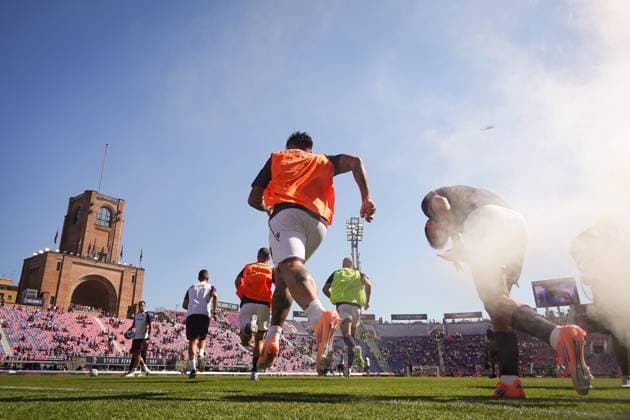 Bologna warm up during the Serie A soccer match between Bologna and Genoa at the Renato DallÕAra Stadium in Bologna, north Italy - Saturday, September 20, 2025 -  Copyright: xMassimoxPaolone LaPressex