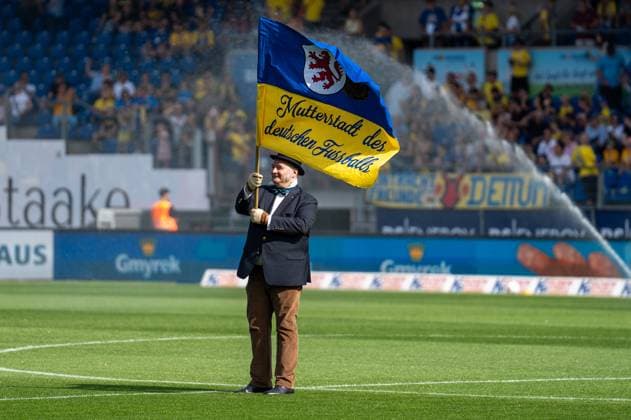 Germany Soccer 2 Bundesliga, 6 Matchday 2025 2026, Eintracht Braunschweig SV Elversberg on 20 09 2025 in Braunschweig Eintracht Stadion Mother City of German Soccer Copyright: xSvenxHeidmannx