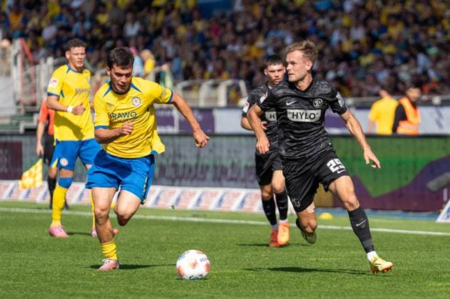 Germany Soccer 2 Bundesliga, Matchday 6 2025 2026, Eintracht Braunschweig SV Elversberg on 20 09 2025 in Braunschweig Eintracht Stadion Tom Zimmerschied SV Elversberg 29 Copyright: xSvenxHeidmannx