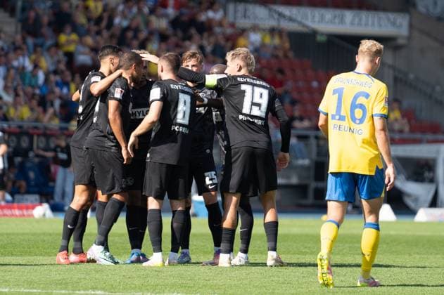 Germany Soccer 2 Bundesliga, Matchday 6 2025 2026, Eintracht Braunschweig SV Elversberg on 20 09 2025 in Braunschweig Eintracht Stadion Goal celebration to 1 2 Copyright: xSvenxHeidmannx
