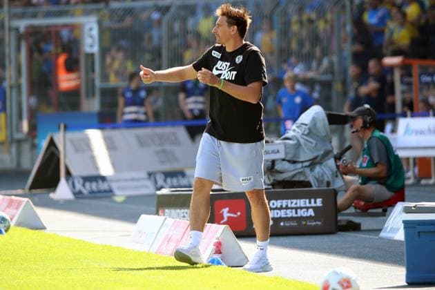 20 09 2025, xpfrx, Soccer 2 Bundesliga, Eintracht Braunschweig SV Elversberg v l Coach Vincent Wagner SV Elversberg DFL DFB REGULATIONS PROHIBIT ANY USE OF PHOTOGRAPHS as IMAGE SEQUENCES and or QUASI VIDEO Braunschweig