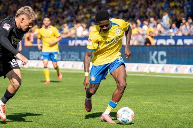 Germany Soccer 2 Bundesliga, 6 Matchday 2025 2026, Eintracht Braunschweig SV Elversberg on 20 09 2025 in Braunschweig Eintracht Stadion Christian Joe Conteh Eintracht Braunschweig 32 Copyright: xSvenxHeidmannx