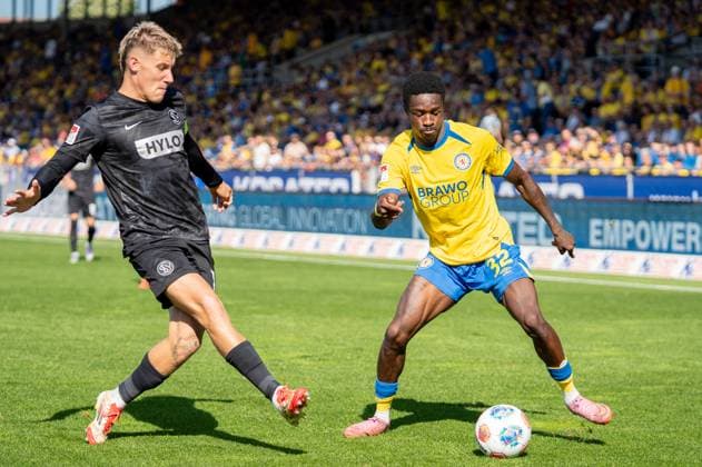Germany Soccer 2 Bundesliga, 6 Matchday 2025 2026, Eintracht Braunschweig SV Elversberg on 20 09 2025 in Braunschweig Eintracht Stadion Christian Joe Conteh Eintracht Braunschweig 32 Copyright: xSvenxHeidmannx