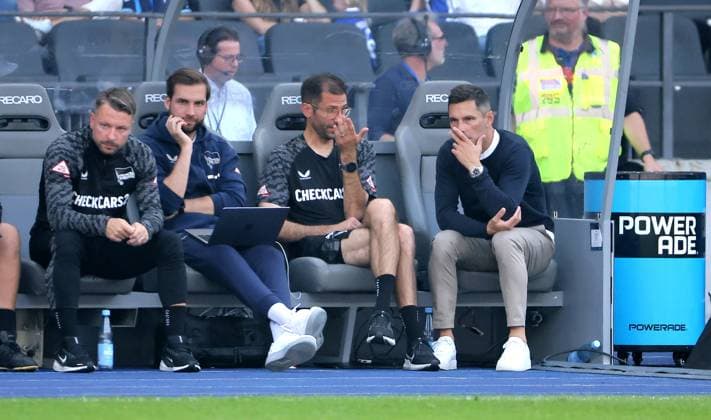Co coach Andre Mijatovic, coach Stefan Leitl thoughtful Sport Football Soccer DFL 2 Bundesliga Men 6 Matchday Season 2025 2026 20 09 2025 Hertha BSC Berlin vs SC Paderborn SCP DFL regulations prohibit any use of photographs as image sequences and or quasi video