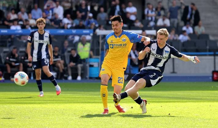 Raphael Obermair, Julian Eitschberger duel Match scene Action Sport Football Soccer DFL 2 Bundesliga Men 6 Matchday Season 2025 2026 20 09 2025 Hertha BSC Berlin vs SC Paderborn SCP DFL regulations prohibit any use of photographs as image sequences and or quasi video
