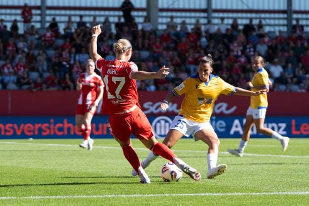 Klara Bühl 17 FC Bayern and Noemi Gentile 25 Jena in action at the Google Pixel Womens Bundesliga match FC Bayern Munich FC Carl Zeiss Jena on 20 09 2025 Munich FC Bayern Campus Bayern Germany
