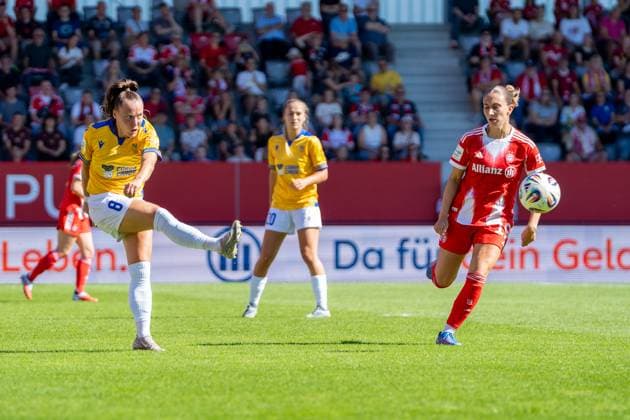 Felicia Sträßer 8 Jena in action at the Google Pixel Womens Bundesliga match FC Bayern Munich FC Carl Zeiss Jena on 20 09 2025 Munich FC Bayern Campus Bayern Germany
