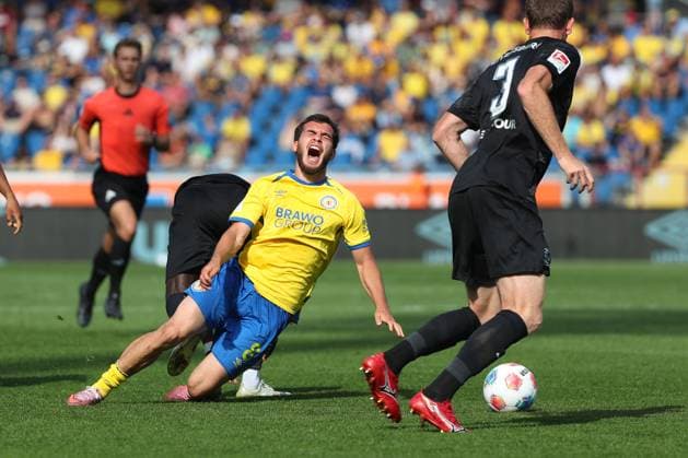 Braunschweig vs Elversberg, 2 BL Braunschweig, 20 09 2025, FOOTBALL Eintracht Braunschweig vs SV Elversberg, 2 BL, Season 2025 26 Mehmet Can Aydin Eintracht Braunschweig , Florian le Joncour Elversberg Braunschweig