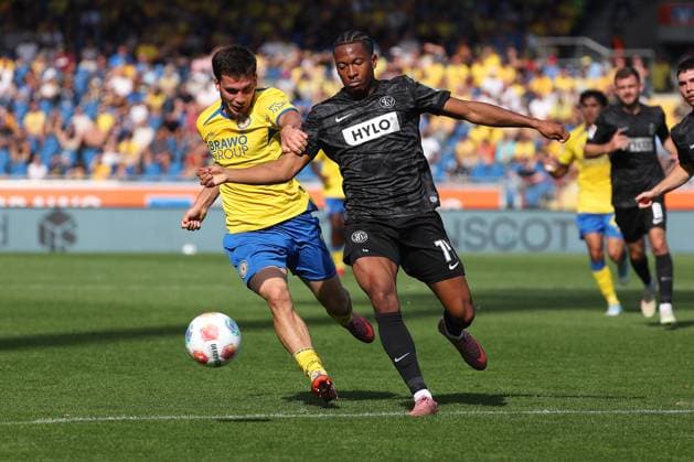 Braunschweig vs Elversberg, 2 BL Braunschweig, 20 09 2025, FOOTBALL Eintracht Braunschweig vs SV Elversberg, 2 BL, Season 2025 26 Johan Gomez Eintracht Braunschweig , Jarzinho Malanga Elversberg Braunschweig