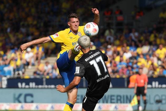 Braunschweig vs Elversberg, 2 BL Braunschweig, 20 09 2025, FUßBALL Eintracht Braunschweig vs SV Elversberg, 2 BL, Season 2025 26 Florian Flick Eintracht Braunschweig , Frederik Schmahl Elversberg Braunschweig