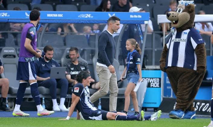 Fabian Reese, coach Stefan Leitl, Hertha disappointed after the end of the game Disappointment Sport Football Soccer DFL 2 Bundesliga Men 6 Matchday Season 2025 2026 20 09 2025 Hertha BSC Berlin vs SC Paderborn SCP DFL regulations prohibit any use of photographs as image sequences and or quasi video