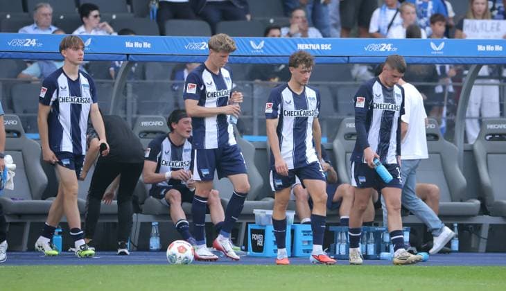 Kennet Eichhorn, Julian Eitschberger, Maurice Krattenmacher, Michael Cuisance, Hertha disappointed after the end of the match Disappointment Sport Soccer Football DFL 2 Bundesliga Men 6 Matchday Season 2025 2026 20 09 2025 Hertha BSC Berlin vs SC Paderborn SCP DFL regulations prohibit any use of photographs as image sequences and or quasi video
