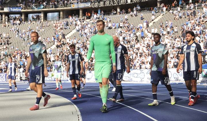 Hertha disappointed after the end of the match Disappointment Sport Football Soccer DFL 2 Bundesliga Men 6 Matchday Season 2025 2026 20 09 2025 Hertha BSC Berlin vs SC Paderborn SCP DFL regulations prohibit any use of photographs as image sequences and or quasi video