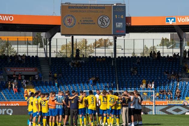 Germany Soccer 2 Bundesliga, Matchday 6 2025 2026, Eintracht Braunschweig SV Elversberg on 20 09 2025 in Braunschweig Eintracht Stadion Eintracht Braunschweig after the match Copyright: xSvenxHeidmannx