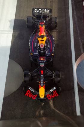 F1 - AZERBAIJAN GRAND PRIX 2025 01 VERSTAPPEN Max (nld), Red Bull Racing RB21, action during the 2025 Formula 1 Qatar Airways Azerbaijan Grand Prix, 17th round of the 2025 FIA Formula One World Championship, WM, Weltmeisterschaft from September 19 to 21, 2025 on the Baku City Circuit, in Baku, Azerbaijan -  Copyright: xFLORENTxGOODENx