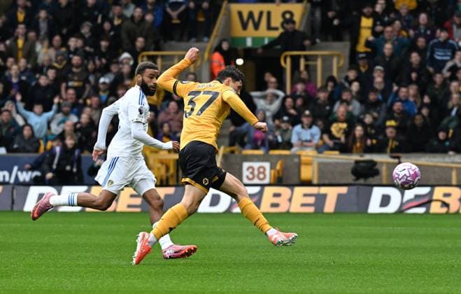 Ladislav Krejci of Wolverhampton Wanderers scores the team s first goal Wolverhampton Wanderers v Leeds United, Premier League, Football, Molineux, Wolverhampton, UK - 20 Sep 2025Wolverhampton Molineux United Kingdom EDITORIAL USE ONLY No use with unauthorised audio, video, data, fixture lists, club league logos or live services. Online in-match use limited to 120 images, no video emulation. No use in betting, games or single club league player publications. Copyright: xAnnaxGowthorpe Shutterstockx 15487097p