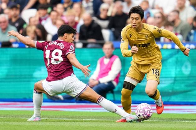 Premier League West Ham United v Crystal Palace Daichi Kamada of Crystal Palace beats Mateus Fernandes of West Ham United in a challenge during the Premier League match West Ham United vs Crystal Palace at London Stadium, London, United Kingdom, 20th September 2025 (Photo by Harvey Murphy News Images) Copyright: xHarveyxMurphy NewsxImagesx