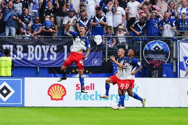 Torjubel Hamburger SV nach Tor zum 1:0 Luka Vuskovic (Hamburger SV, 44) GER, Hamburger SV vs. 1. FC Heidenheim, Fussball, 1. Bundesliga, Spieltag 4, Saison 2025 2026, 20.09.2025 GER, Hamburger SV vs. 1. FC Heidenheim, Fussball, 1. Bundesliga, Spieltag 4, Saison 2025 2026, 20.09.2025 Hamburg *** Goal celebration Hamburger SV after scoring 1 0 Luka Vuskovic Hamburger SV, 44 GER, Hamburger SV vs 1 FC Heidenheim, Football, 1 Bundesliga, Matchday 4, Season 2025 2026, 20 09 2025 GER, Hamburger SV vs 1 FC Heidenheim, Football, 1 Bundesliga, Matchday 4, Season 2025 2026, 20 09 2025 Hamburg Copyright: xEibner-Pressefoto MarcelxvonxFehrnx EP_MFN