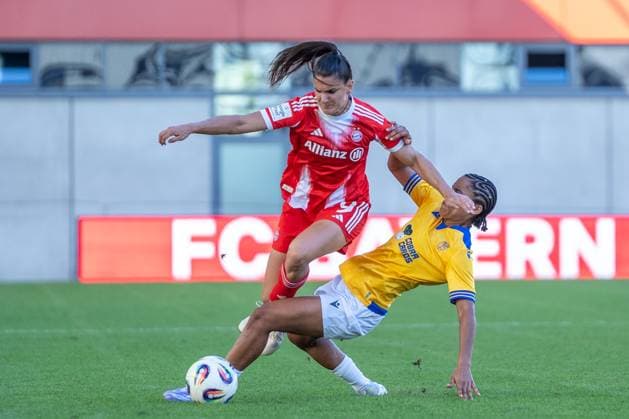 Jovana Damnjanovic 9 Bayern and Josephine Bonsu 23 Jena in action at the Google Pixel Womens Bundesliga match FC Bayern Munich FC Carl Zeiss Jena on 20 09 2025 Munich FC Bayern Campus Bayern Germany