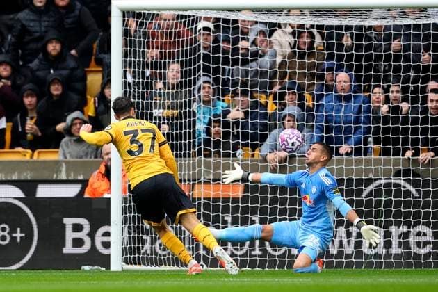 Wolverhampton Wanderers v Leeds United - Premier League Ladislav Krejci of Wolverhampton Wanderers scores 1st goal past Karl Darlow, goalkeeper of Leeds United during the Premier League match between Wolverhampton Wanderers and Leeds United at Molineux on September 20, 2025 in Wolverhampton, England. Wolverhampton Molineux England United Kingdom Copyright: xEdxSykes Sportsphoto APLx 14135334